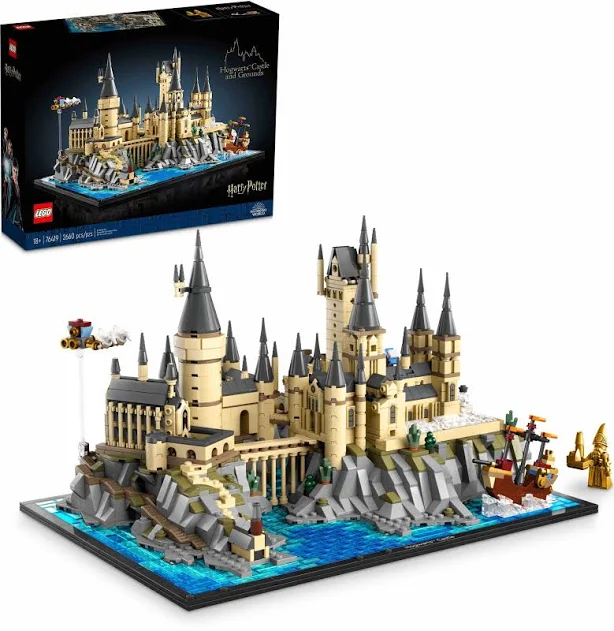 LEGO Harry Potter 76419 Hogwarts Castle and Grounds, photo 1 of 7